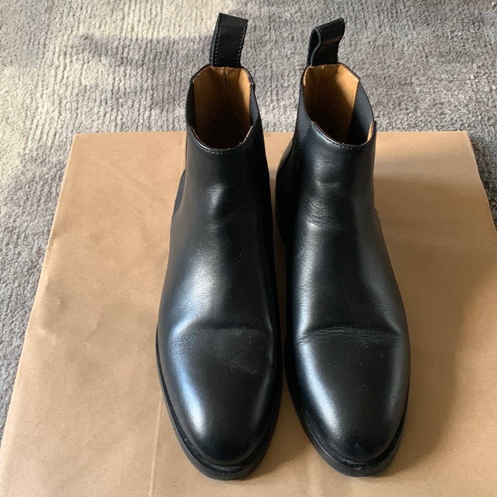 Everlane Chelsea Boots (Black, 5.5)